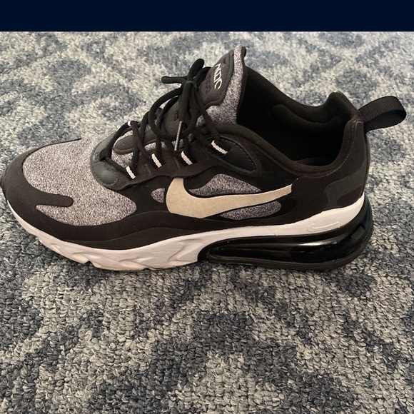 Air Max 270 React ‘black’ - Picture 1 of 3